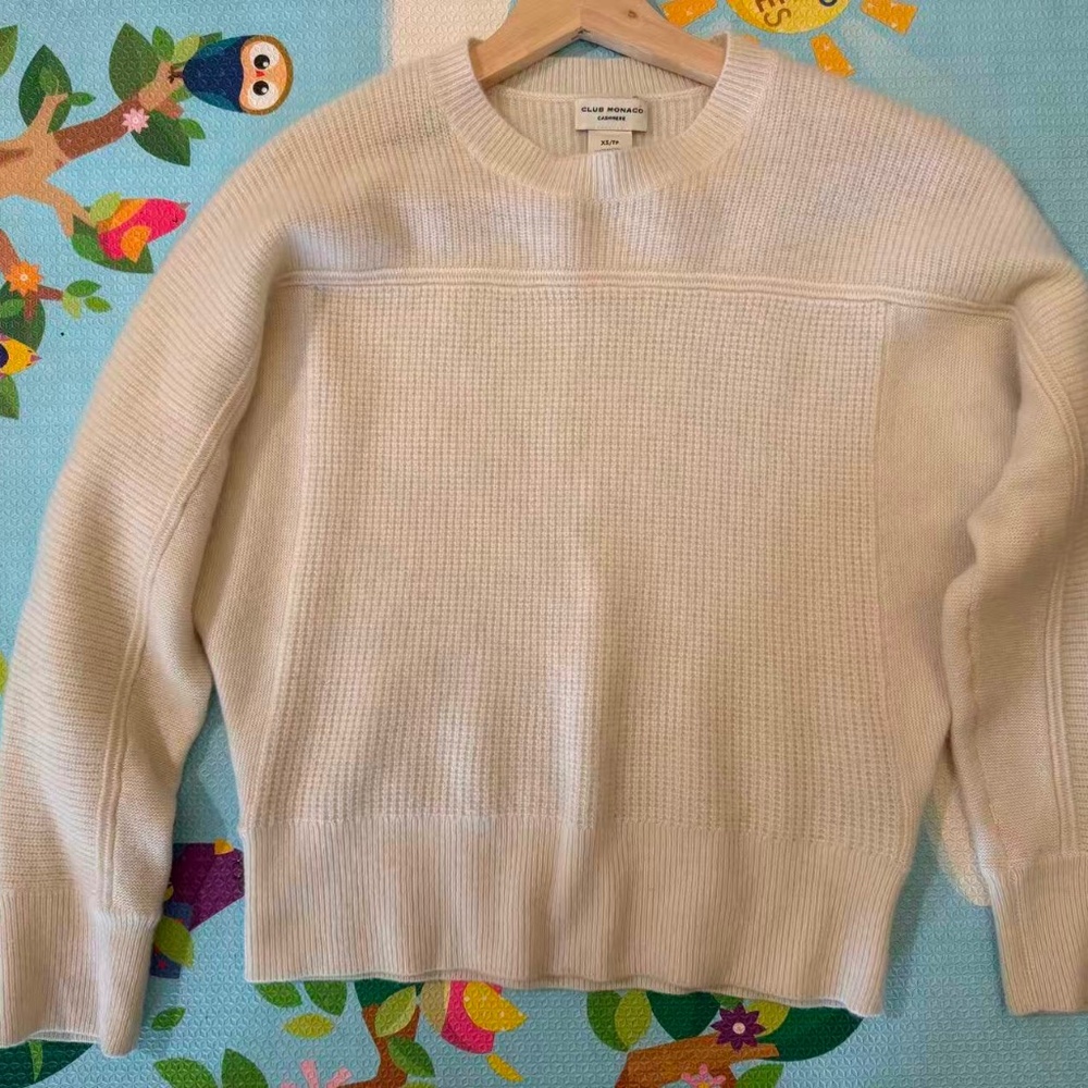 Club Monaco White Cashmere Sweater – 100% Cashmere – Soft & Warm